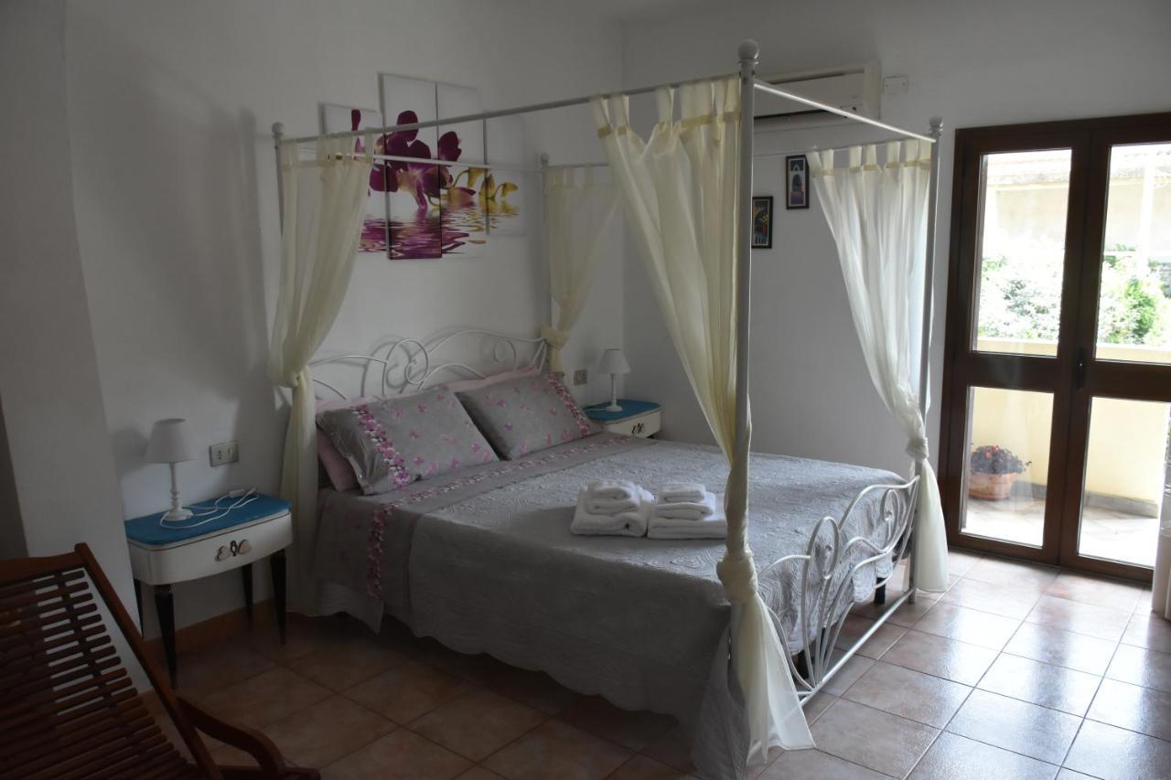 Bed And Breakfast Le Petunie バリ・サルド エクステリア 写真