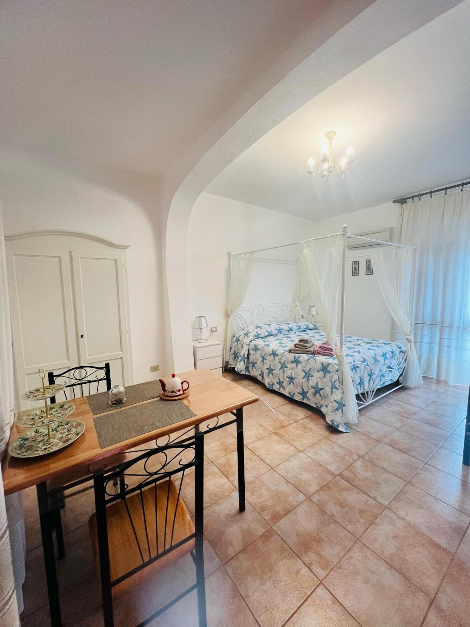 Bed And Breakfast Le Petunie バリ・サルド エクステリア 写真